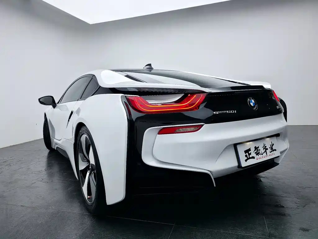 BMW i8 2017 — фото 20