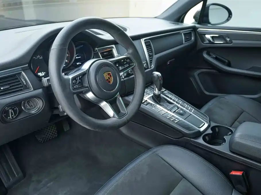 Porsche Macan 2018 — фото 10
