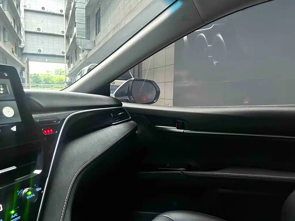Toyota Camry 2022 — фото 17