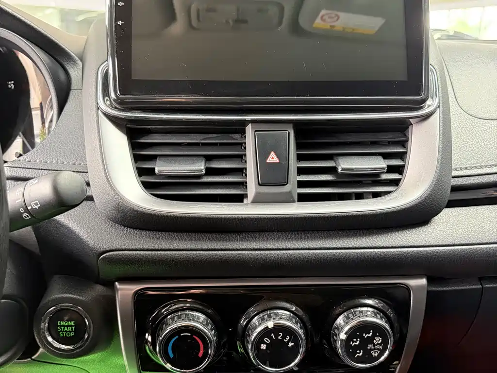 Toyota Yaris L 2022 — фото 11