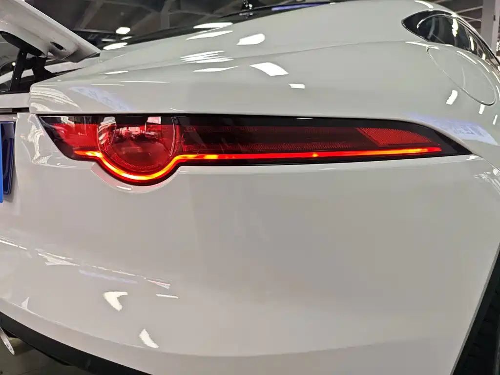 Jaguar F-TYPE 2018 — фото 10