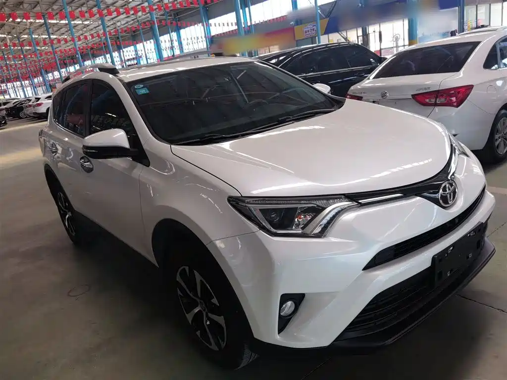 Toyota RAV4 2018 — фото 4