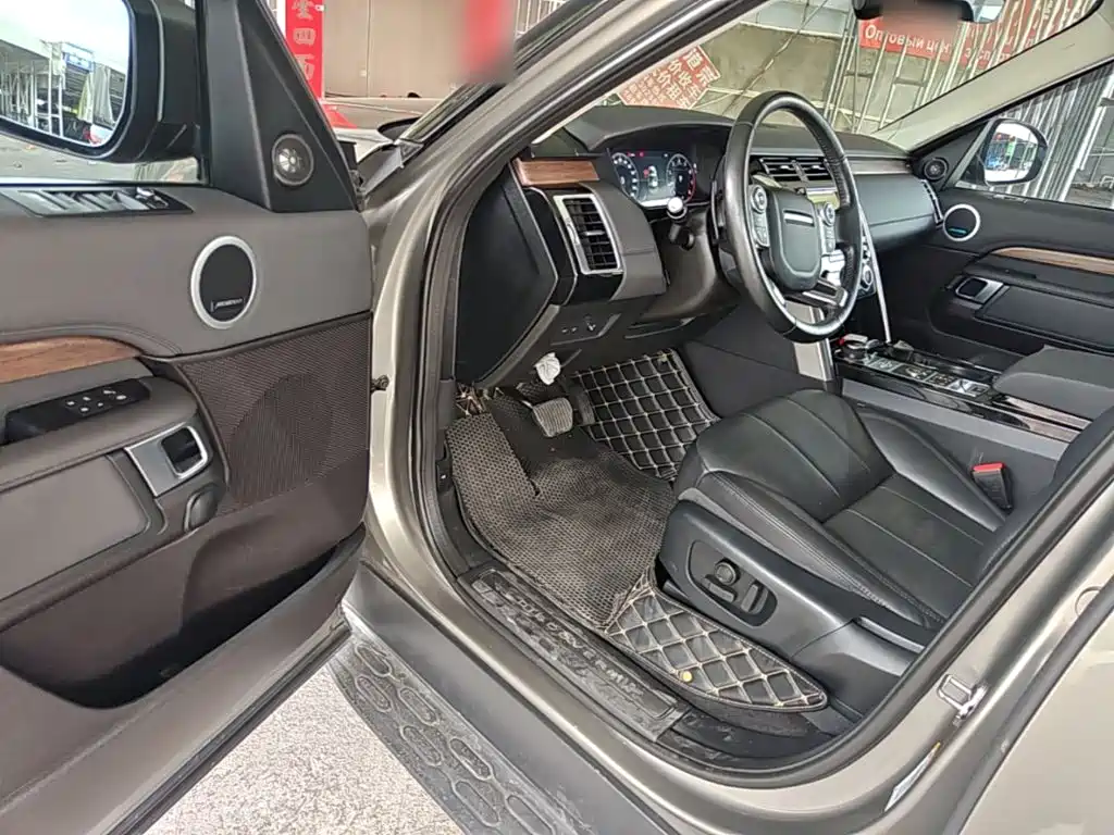 Land Rover Discovery 2019 — фото 16