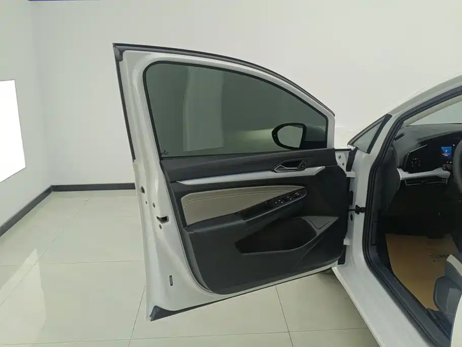 Volkswagen Golf 2024