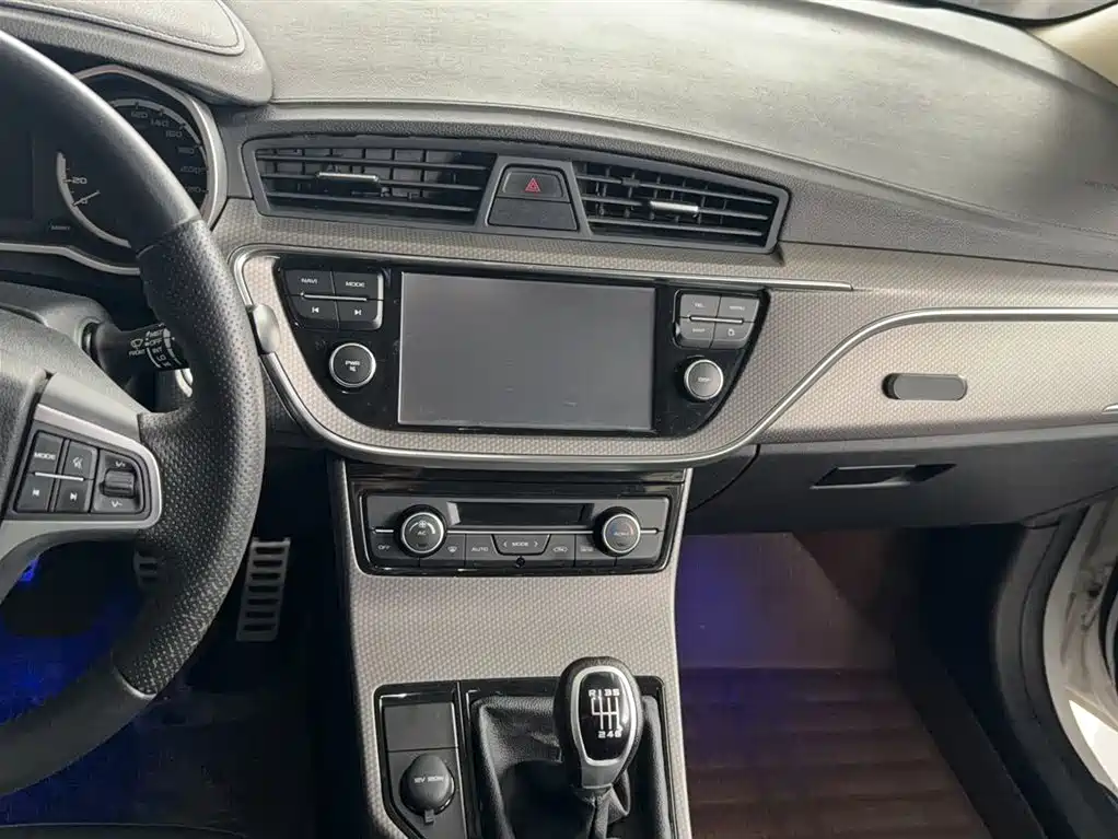 Geely Emgrand GS 2017 — фото 10