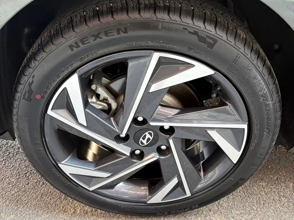 Hyundai Elantra 2023 — фото 18
