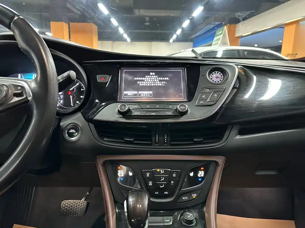 Buick Envision Plus 2018 — фото 11