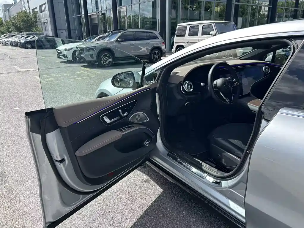 Mercedes-Benz EQS 2025 — фото 11