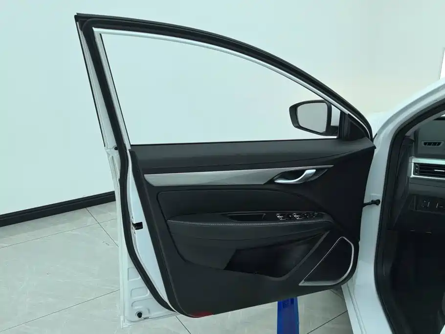 Geely Emgrand 2021