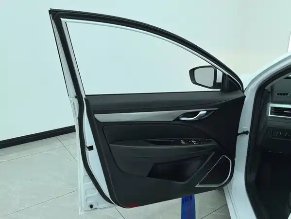 Geely Emgrand 2021