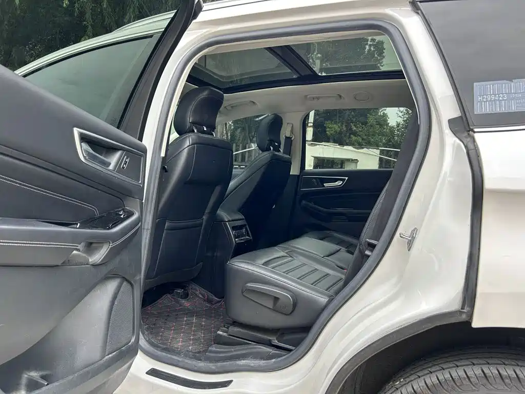 Ford Edge 2017 — фото 15