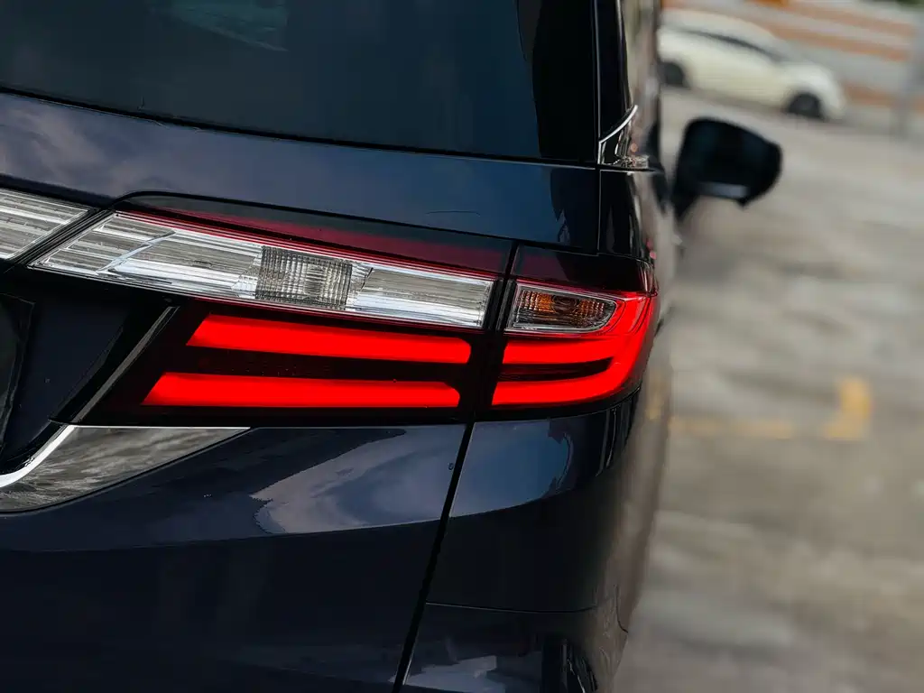 Honda Odyssey 2015 — фото 17