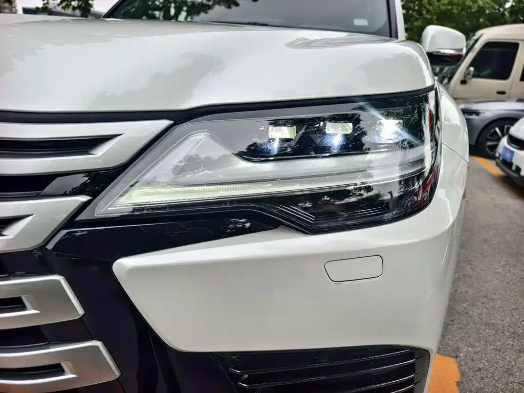 Lexus LX 2023 — фото 4