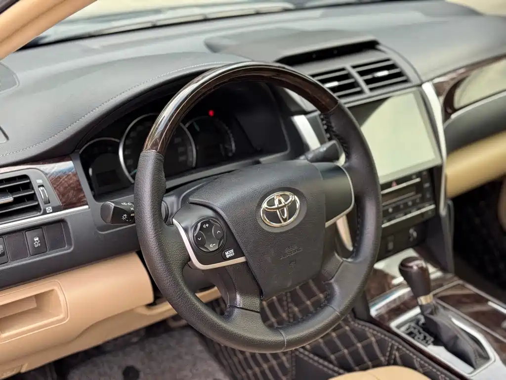Toyota Camry 2017 — фото 13