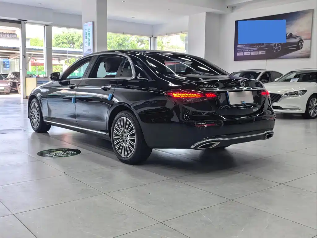 Mercedes-Benz E-Class 2023 — фото 14
