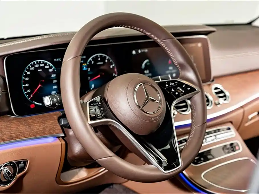 Mercedes-Benz E-Class 2023 — фото 13