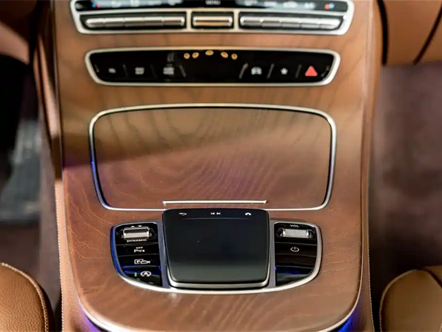 Mercedes-Benz E-Class 2023 — фото 17