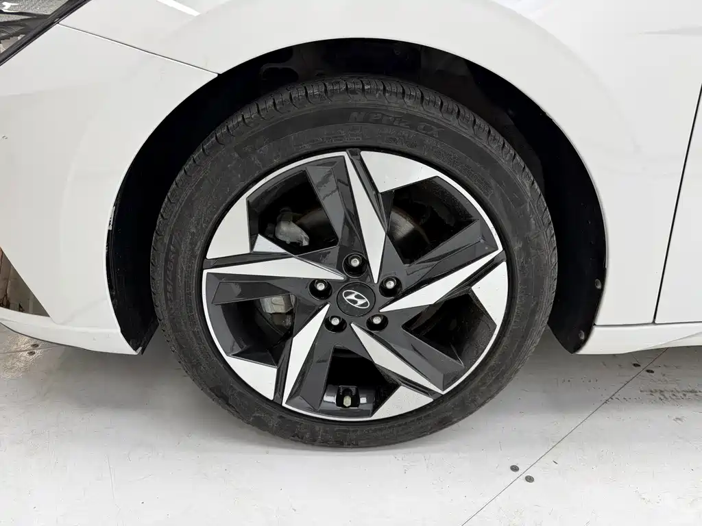 Hyundai Elantra 2022 — фото 8
