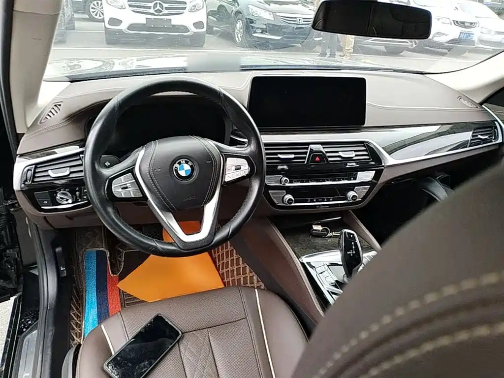 BMW 5 Series 2022 — фото 10