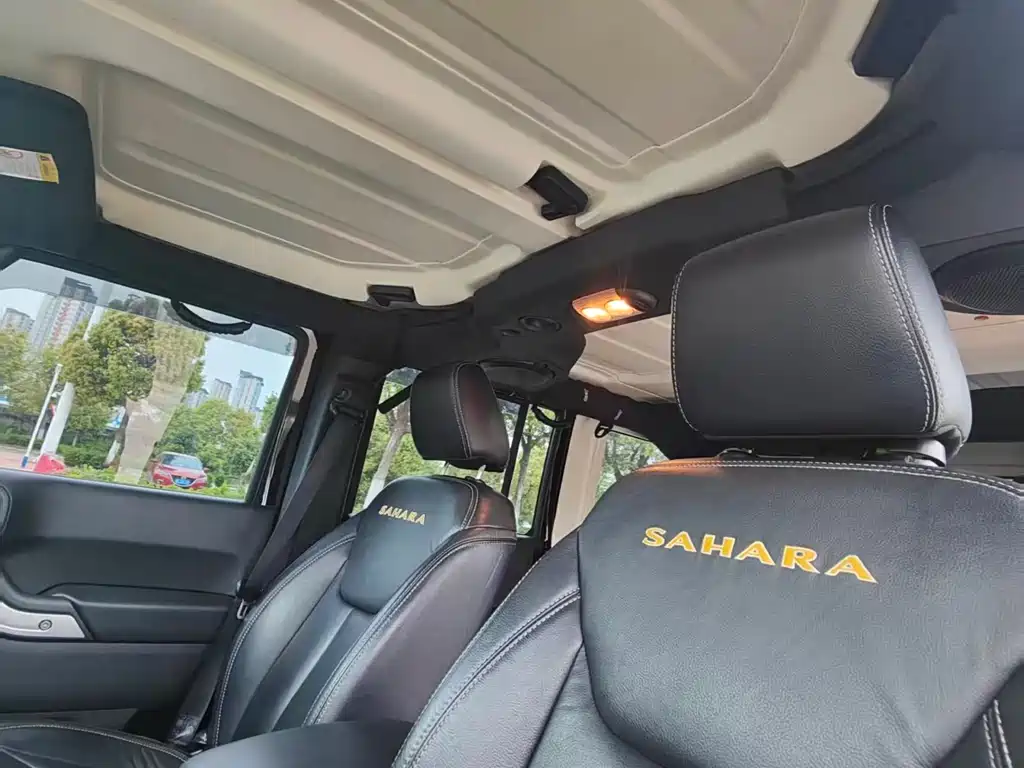Jeep Wrangler 2016 — фото 18