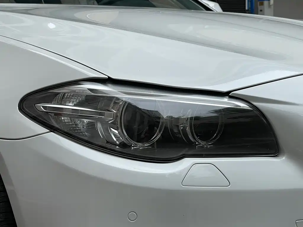 BMW 5 Series 2015 — фото 9