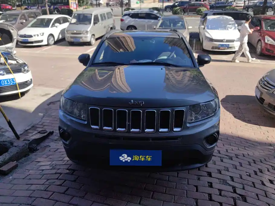 Jeep Compass 2012 — фото 2