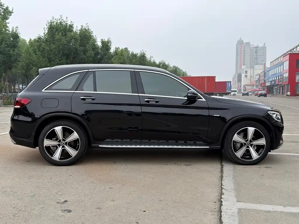 Mercedes-Benz GLC 2023