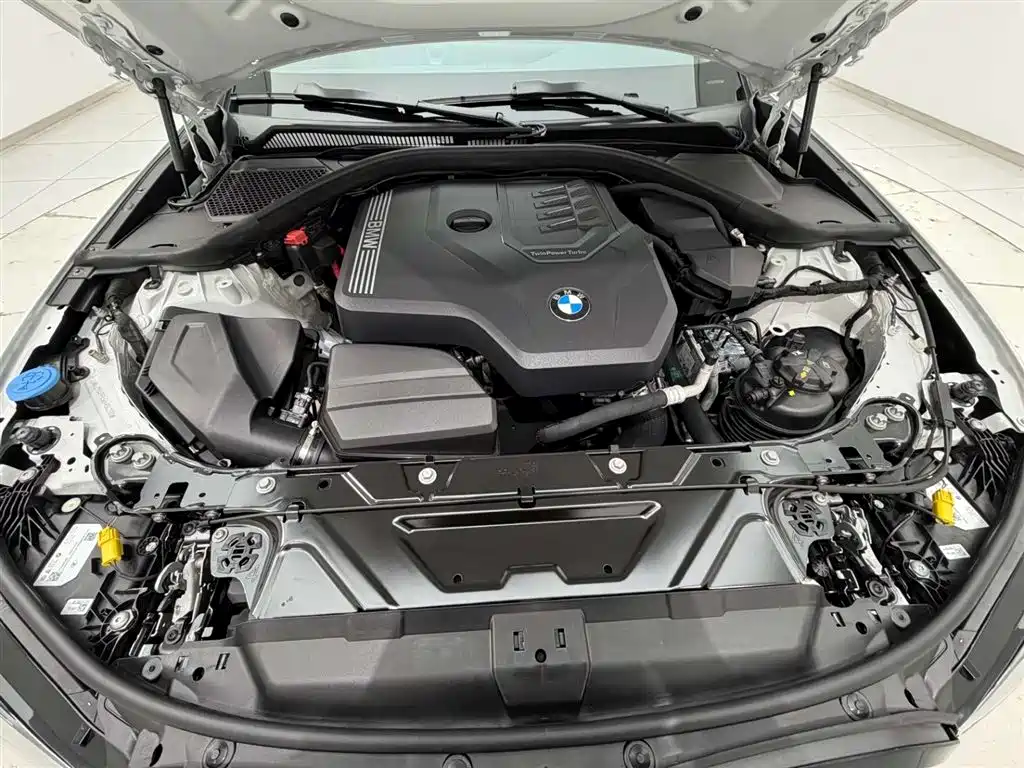 BMW 3 Series 2025 — фото 18