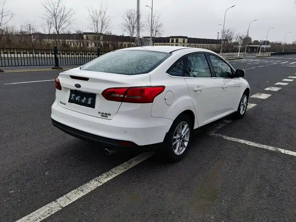 Ford Focus 2015 — фото 6