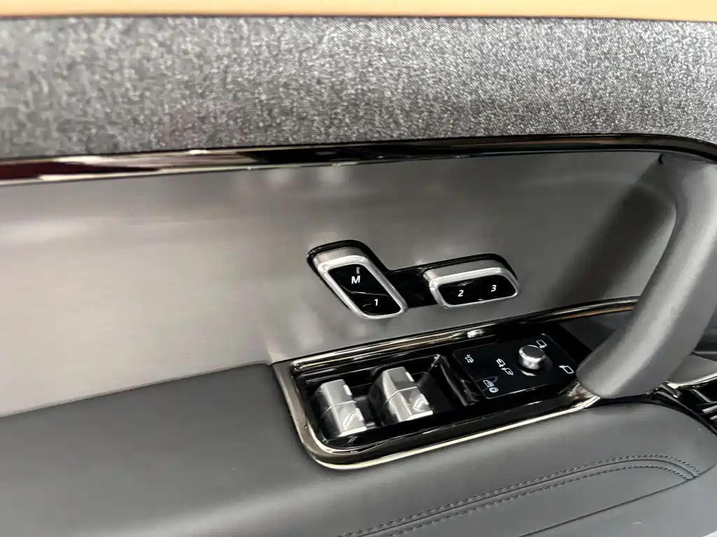 Land Rover Sport 2024 — фото 27