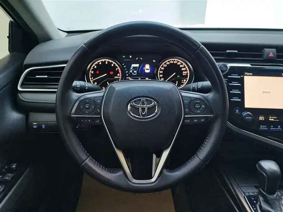 Toyota Camry 2019 — фото 15