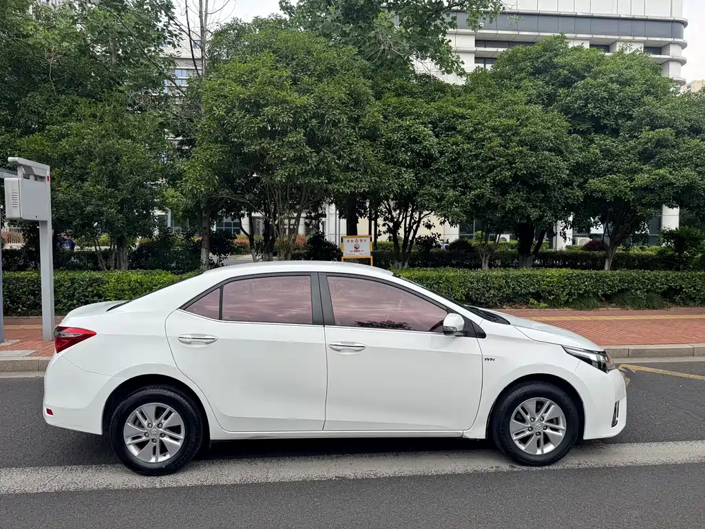 Toyota Corolla 2018 — фото 4