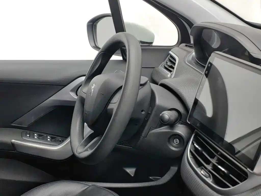 Peugeot 2008 2017 — фото 22