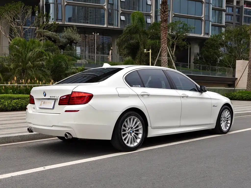BMW 5 Series 2013 — фото 13