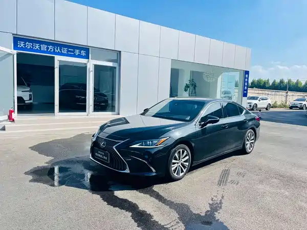 Lexus ES 2021