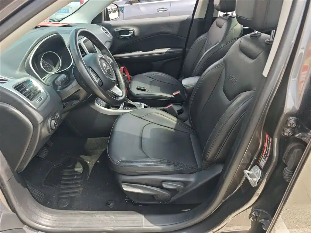 Jeep Compass 2018 — фото 11