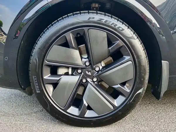 Li Auto L6 2025