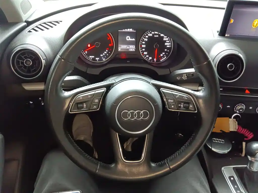Audi A3 2018 — фото 11