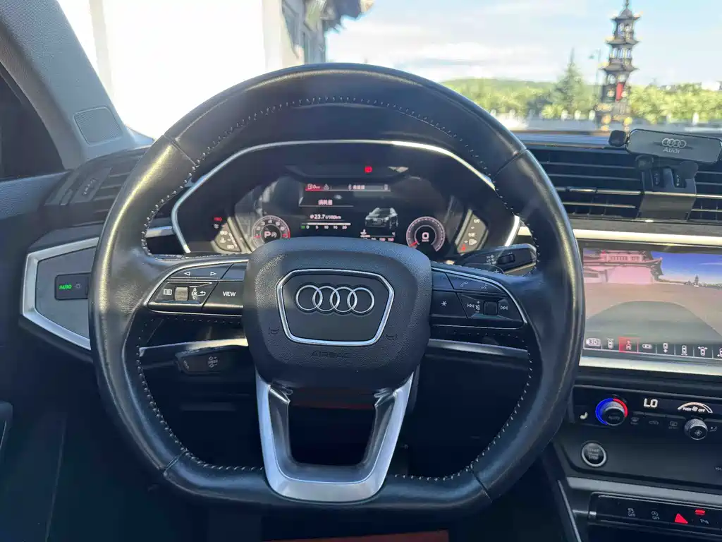 Audi Q3 2021 — фото 12