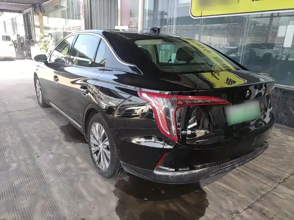 Hongqi E-QM5 2023