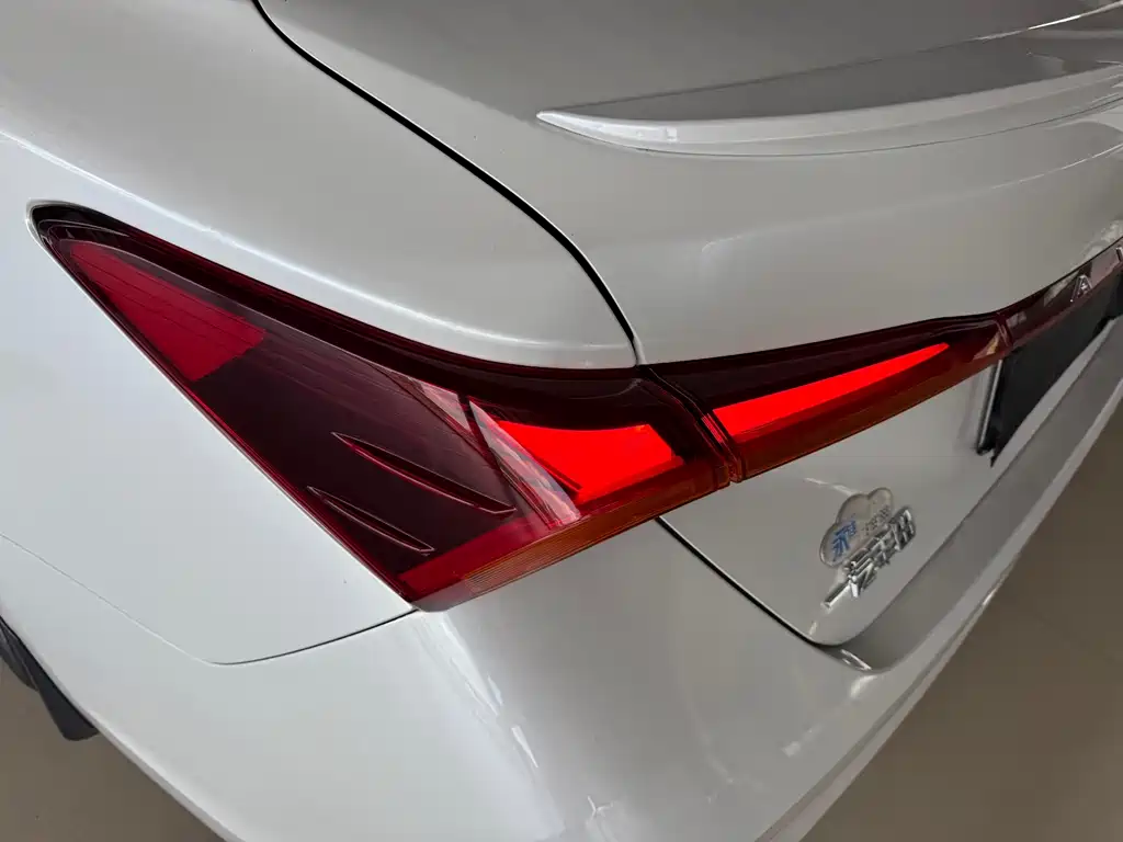 Toyota Avalon 2023 — фото 17