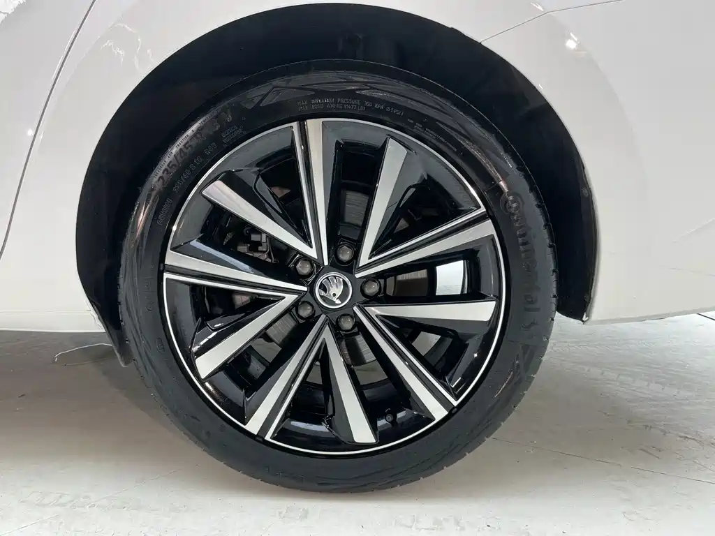Skoda Superb 2023 — фото 25