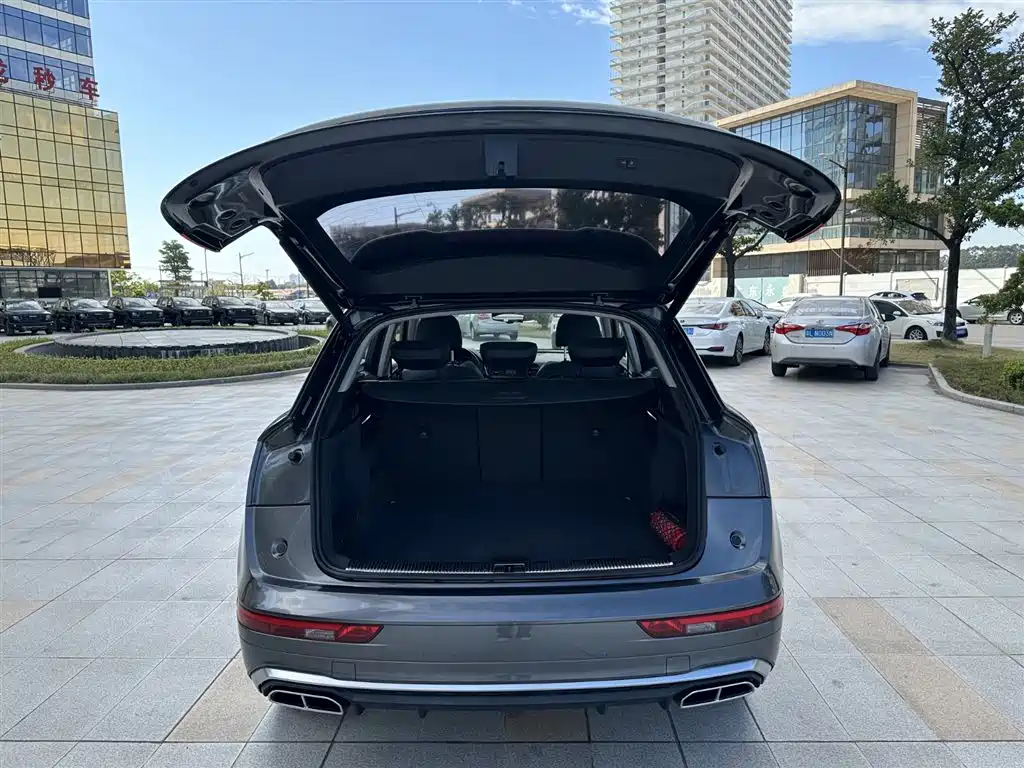 Audi Q5L 2021 — фото 24
