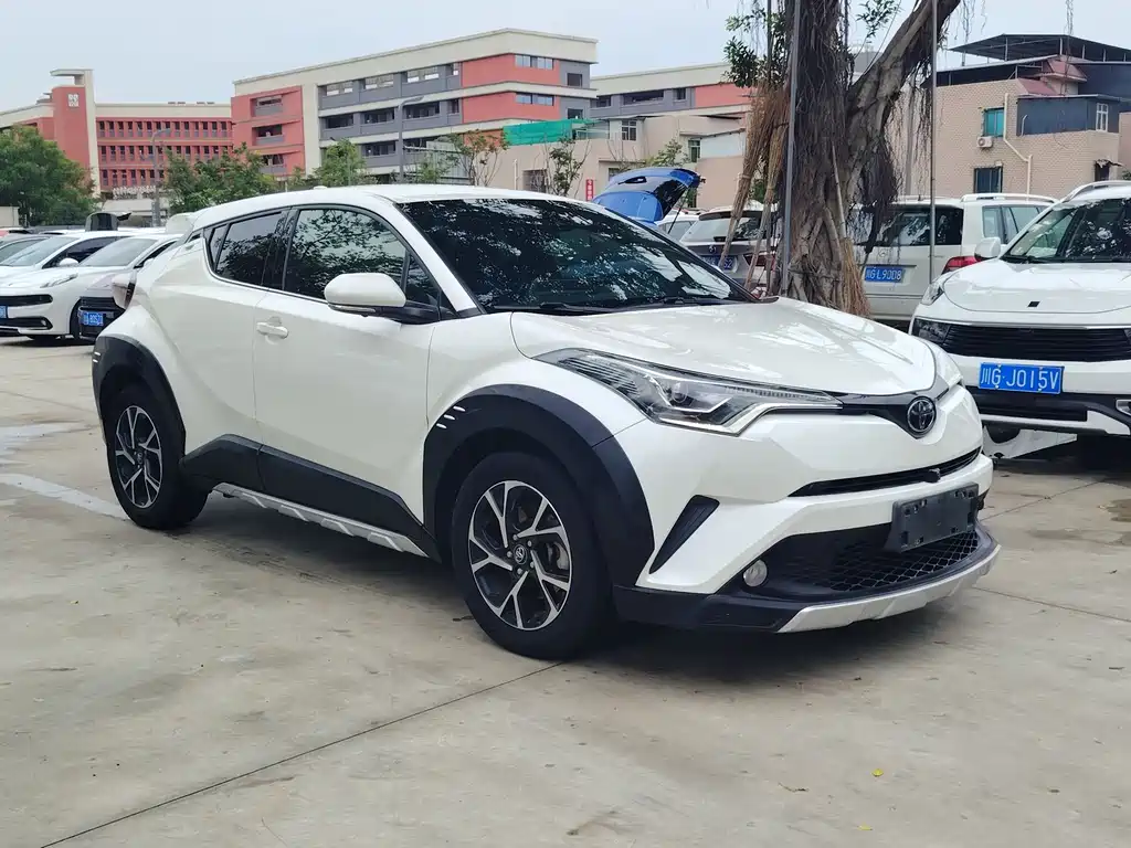 Toyota C-HR 2018 — фото 2