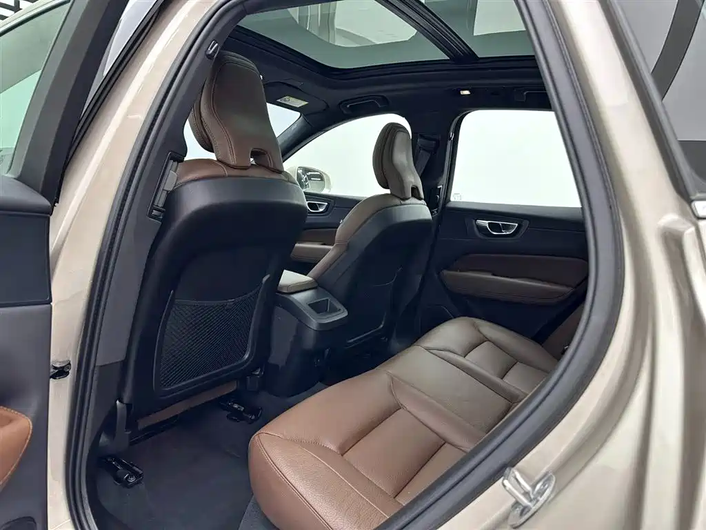 Volvo XC60 2025 — фото 20