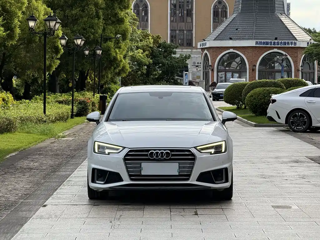Audi A4L 2019