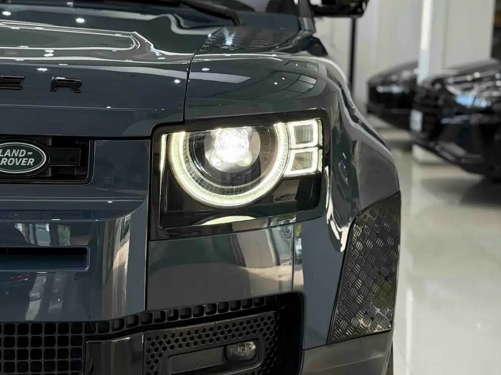 Land Rover Defender 2023 — фото 10