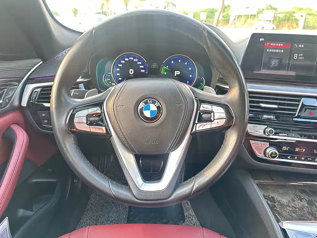 BMW 5 Series 2018 — фото 12