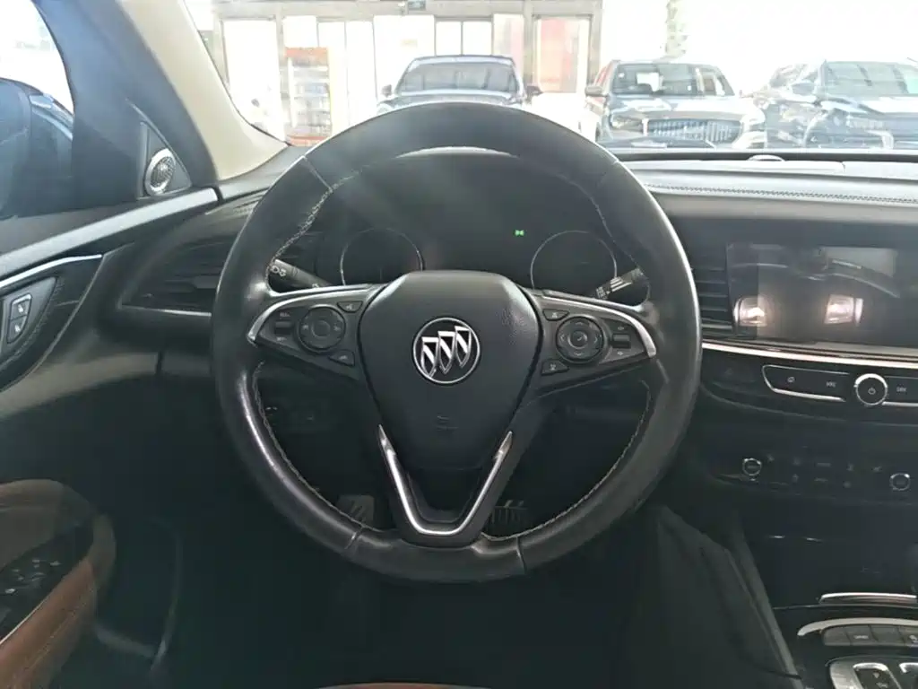 Buick Regal 2018 — фото 11