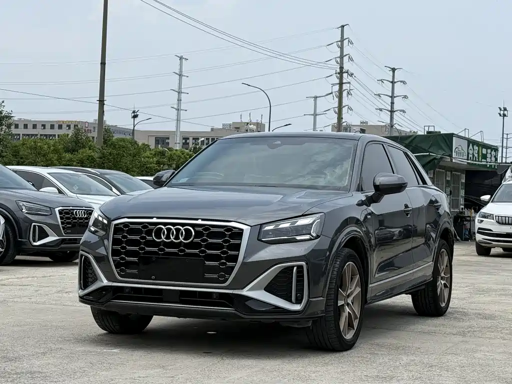 Audi Q2L 2022 — фото 1
